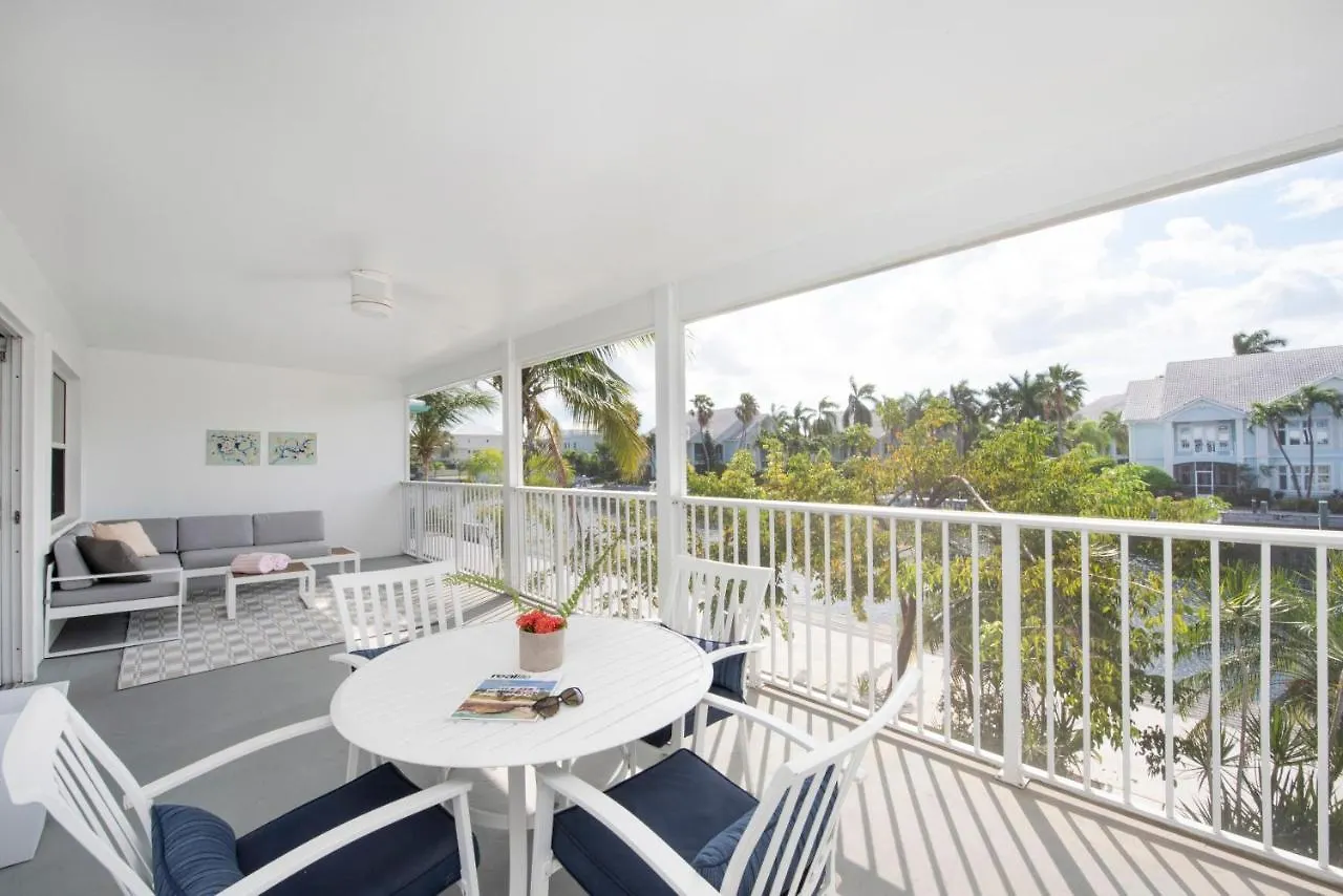 Snug Harbour View Condo #8 George Town Holiday home