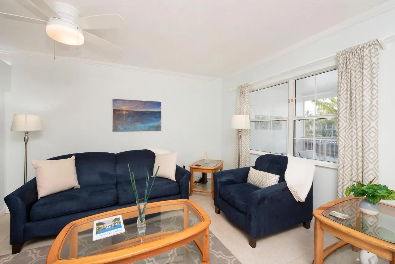 Snug Harbour View Condo #8 George Town Holiday home