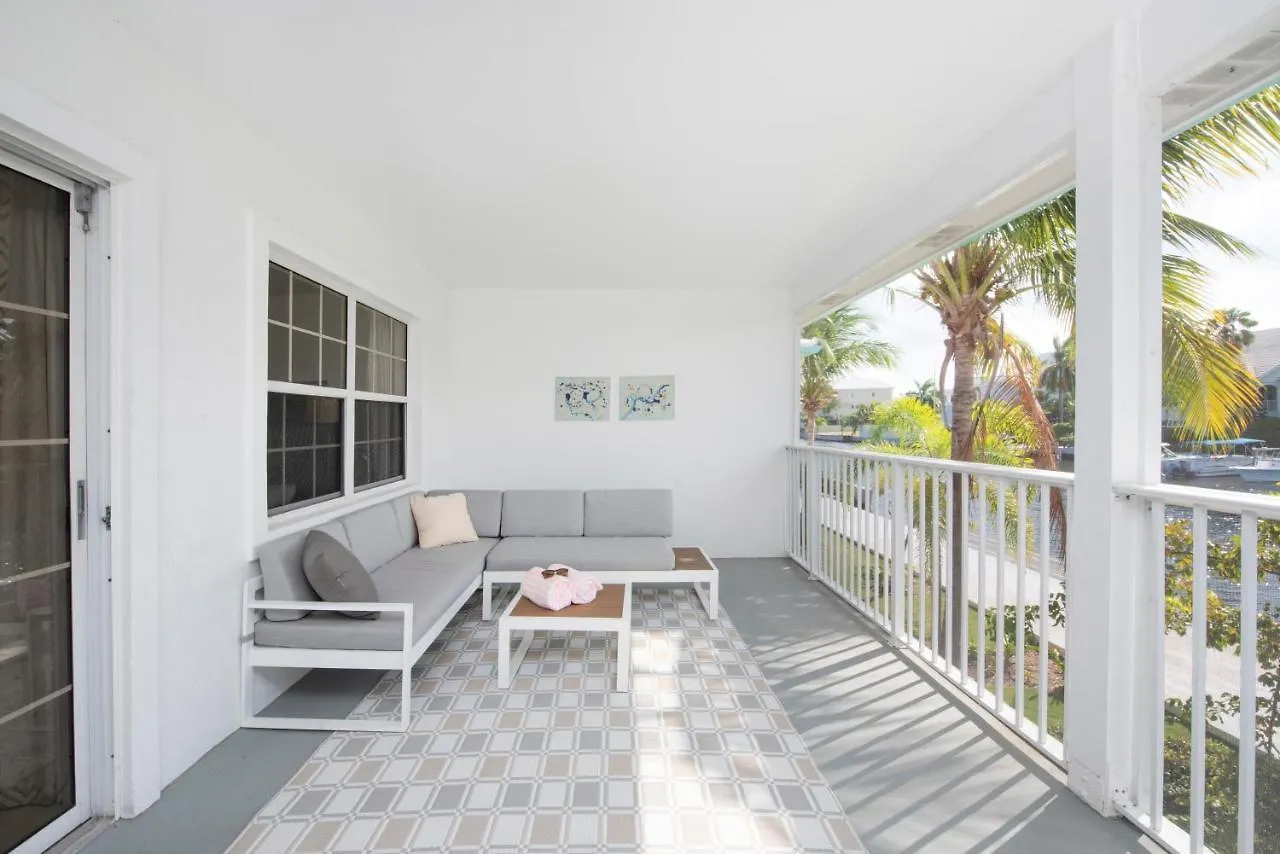Snug Harbour View Condo #8 George Town Holiday home