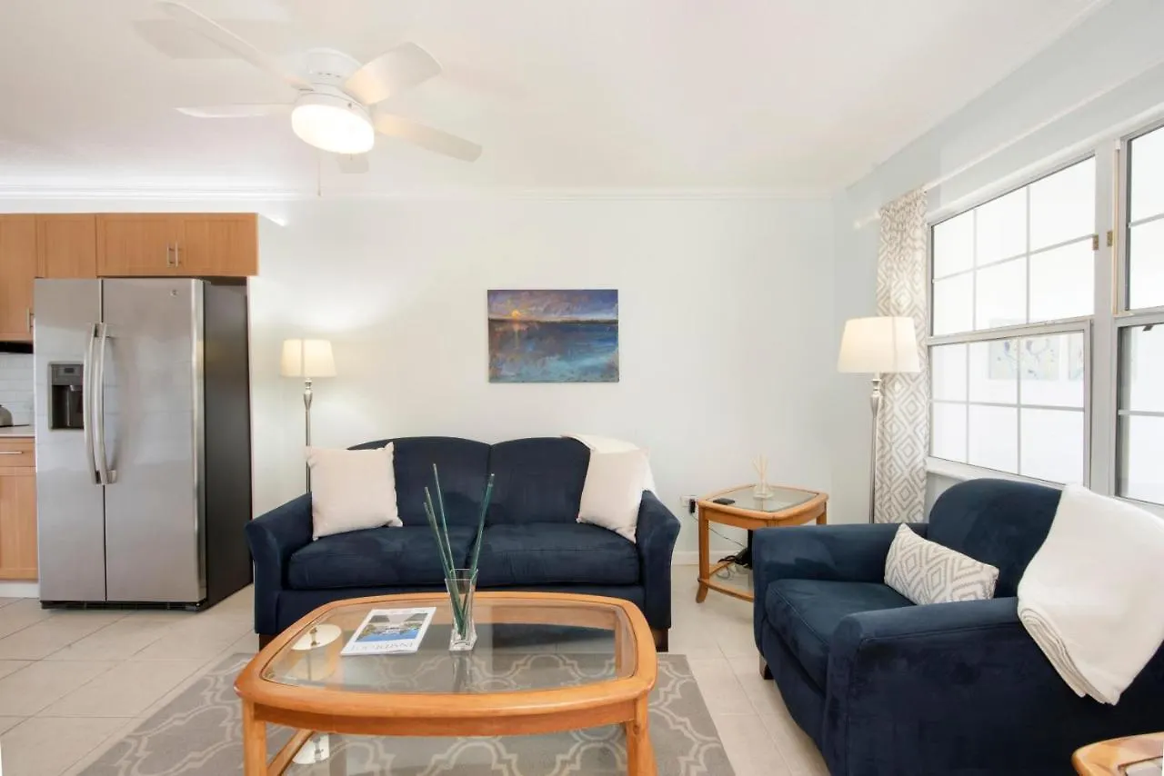 Snug Harbour View Condo #8 George Town Holiday home