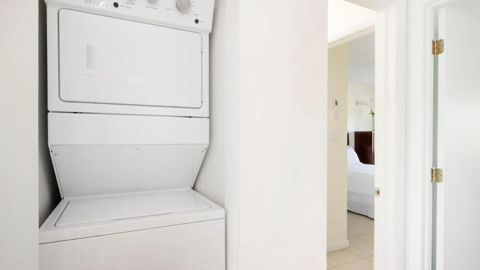 Snug Harbour View Condo #8 George Town Holiday home